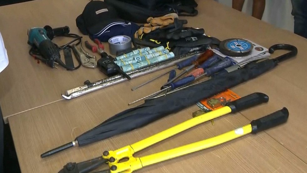 PolÃ­cia Civil tambÃ©m apreendeu materiais que era utilizados nos ataques a bancos â Foto: ReproduÃ§Ã£o/TV Cabo Branco