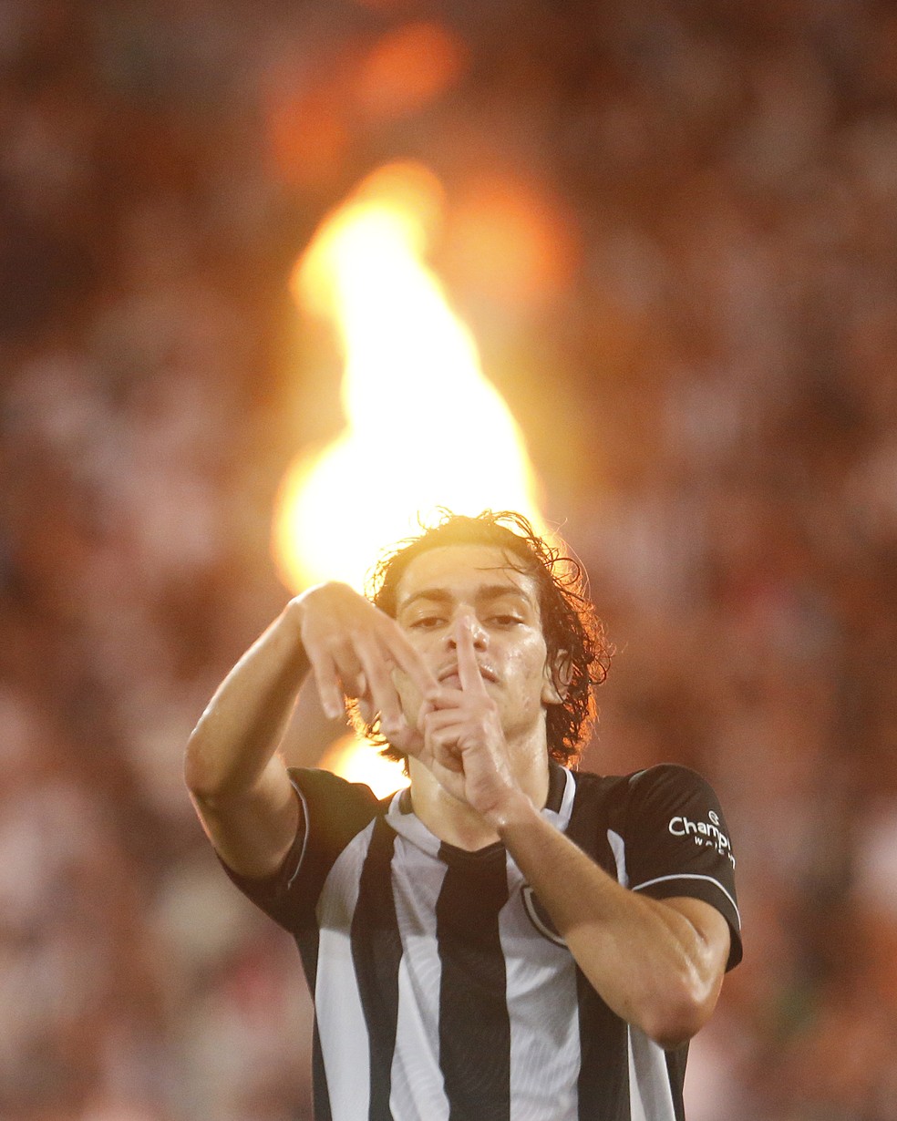 Matheus Nascimento em campo pelo Botafogo — Foto: Vitor Silva/Botafogo