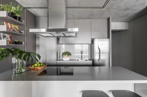 55 m² com cinza, verde e muito estilo para um casal  (Foto: Eduardo Macarios)