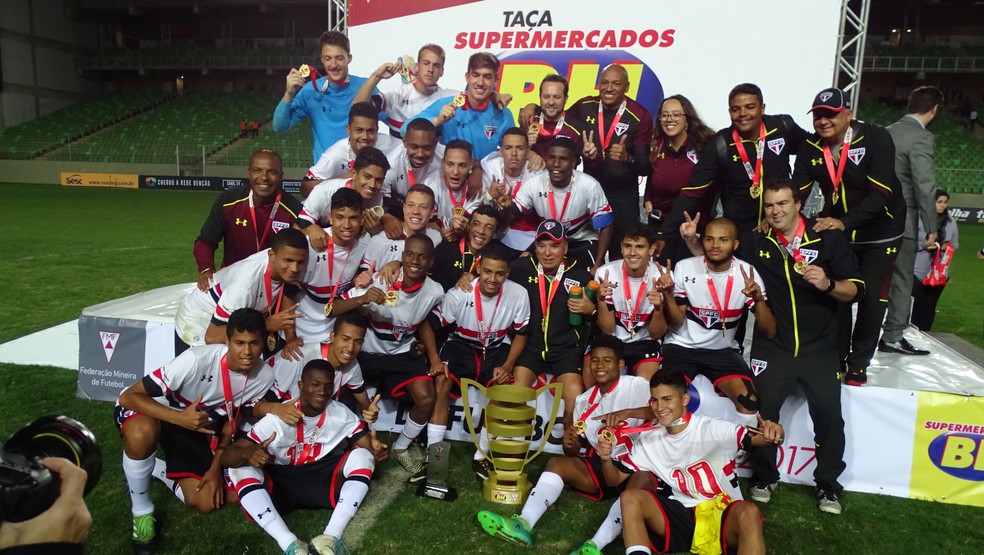 Jogadores do São Paulo comemoram a conquista do ano passado (Foto: Maurício Palucci)
