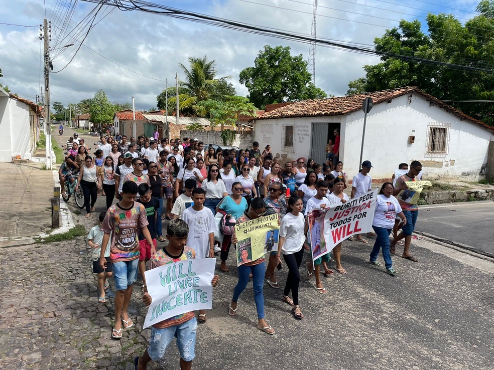 Familiares protestam após prisão de jovem negro no Piauí — Foto: Arquivo Pessoal