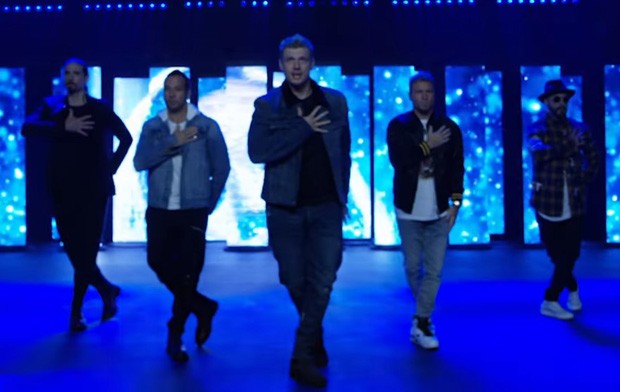 Backstreet Boys no clipe de Don't Go Breaking My Heart. (Foto: Reprodução)