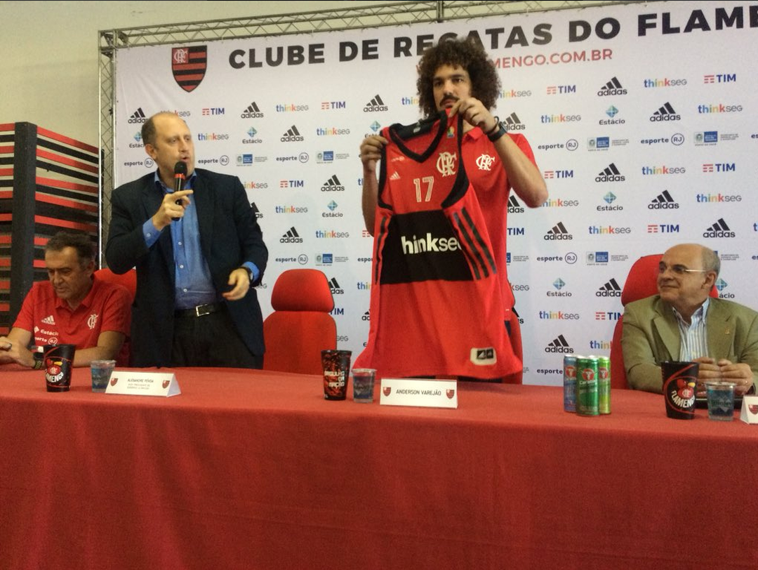 Anderson Varejão Flamengo apresentação basquete