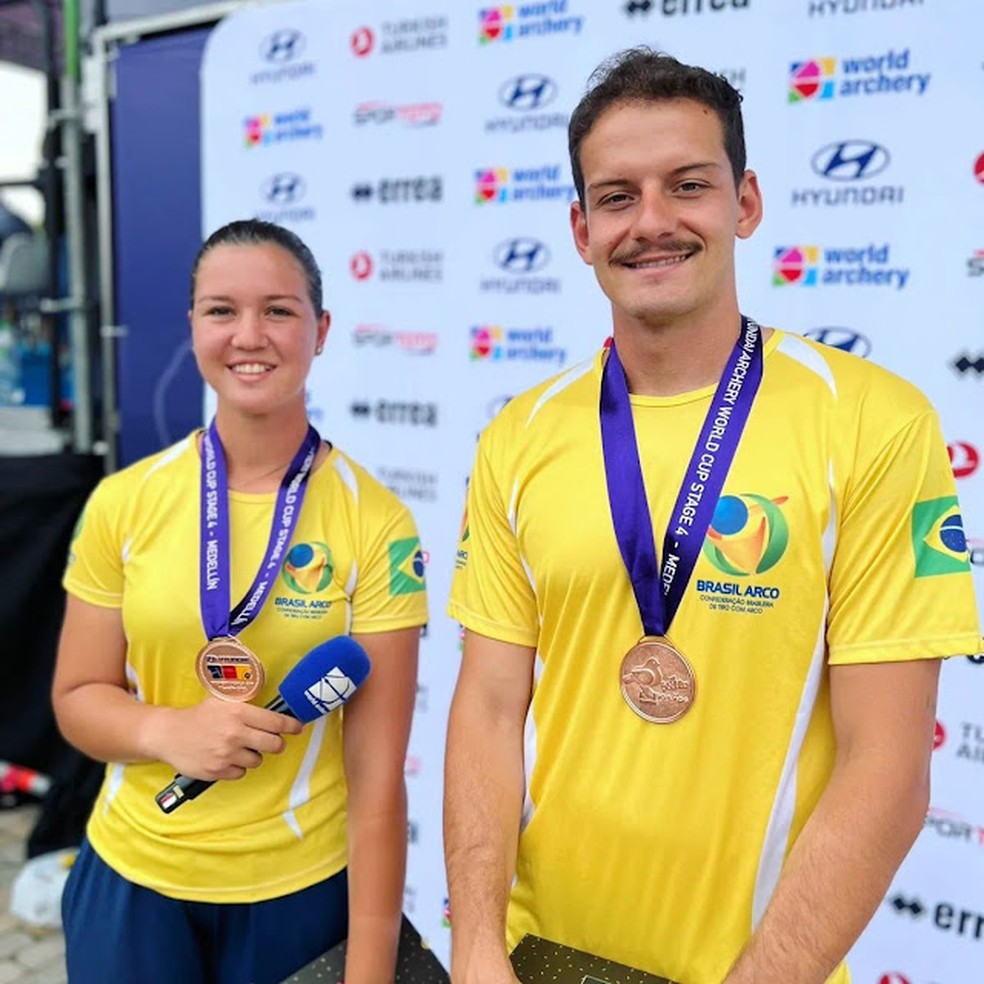 Ana Luíza Caetano e Marcus D'Almeida ficaram com o bronze na Copa do Mundo de tiro com arco — Foto: Reprodução/Instagram