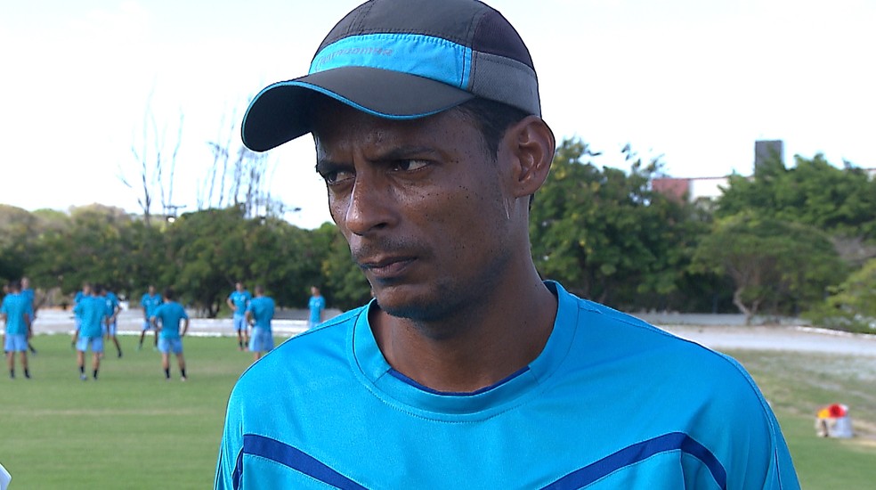Auxiliar do CSP nesta temporada, Léo Oliveira foi promovido a técnico para a próxima edição do Paraibano (Foto: Reprodução / TV Cabo Branco)