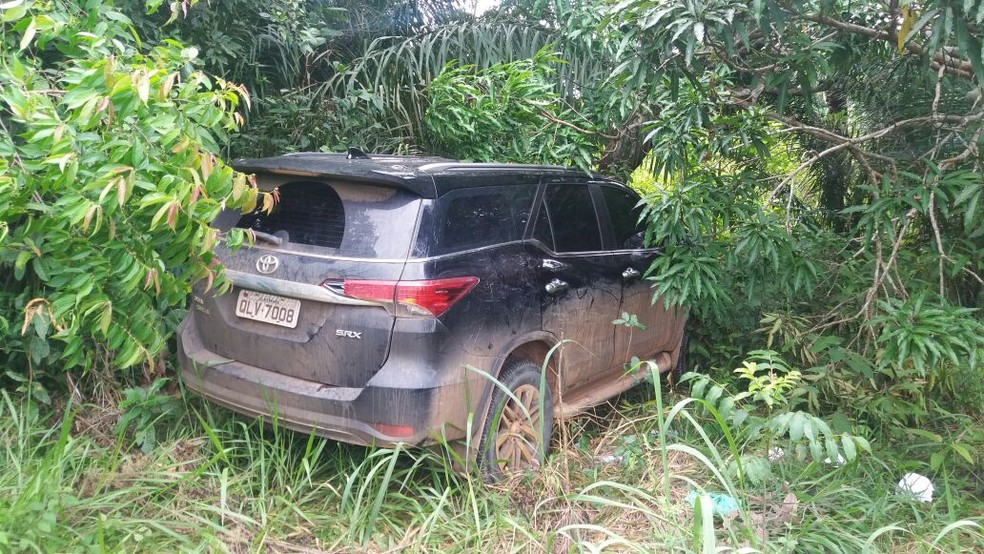 Caminhonete foi achada na manhã deste sexta-feira (24) no bairro Belo Jardim (Foto: Arquivo pessoal)