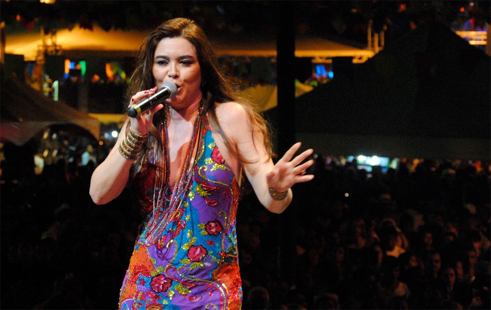 Renata Arruda em show que fez homenagem ao Rei do BaiÃ£o, Luiz Gonzaga â Foto: Andrea Gisele/Secom-JP