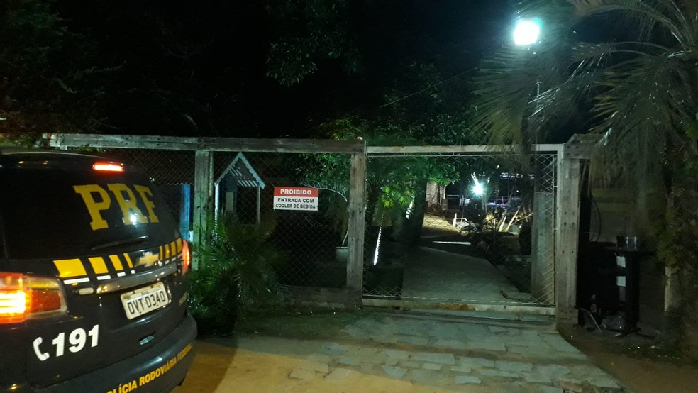 Entrada que dá acesso ao restaurante Marina das Flores na Zona Sul de Porto Alegre. — Foto: Jeferson Ageitos/RBS TV