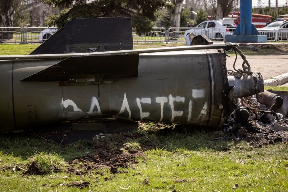 Míssil usado em ataque a estação de trem em Kramatorsk em 8 de março de 2022 — Foto: Fadel Senna / AFP