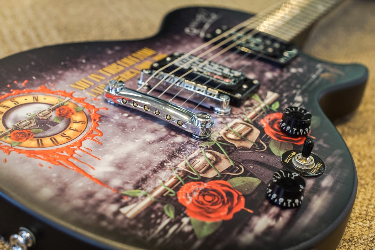 Guitarra Epiphone do Guns N' Roses vai a leilão (Foto: Divulgação/iArremate)