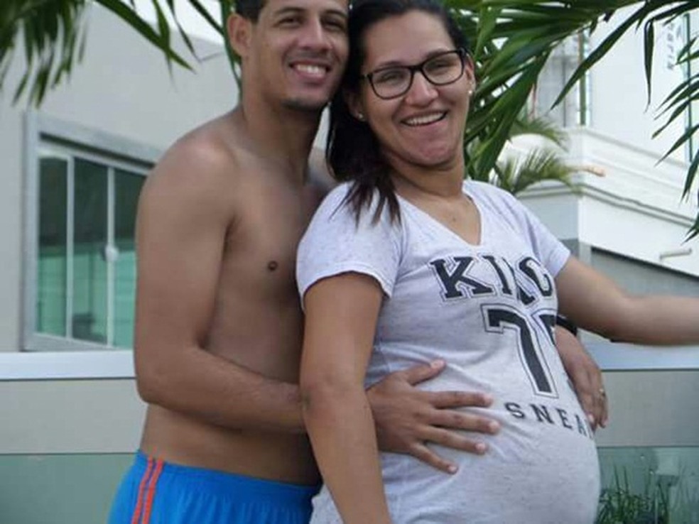 Ângela Richelly e o marido José Idorlan, no período da gestação de Felipe (Foto: Ângela Richelly/Arquivo pessoal)