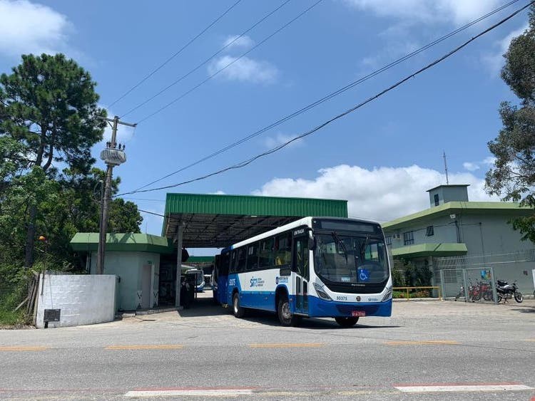 Ônibus de Florianópolis voltam a circular após fim da paralisação