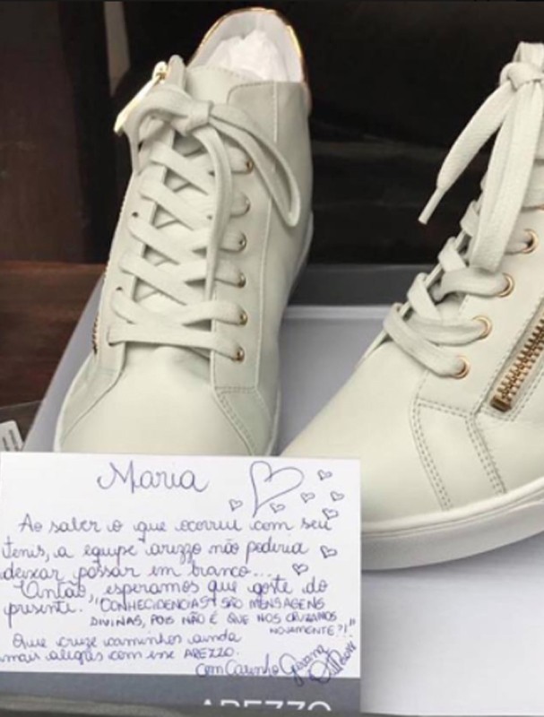 Tênis comprado por Maria (Foto: Facebook/Repdoução) Tênis comprado por Maria (Foto: Facebook/Repdoução)