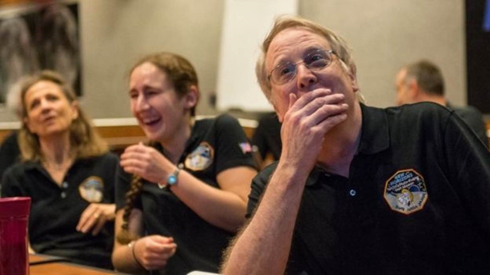 Reação da equipe da New Horizons ao ver as imagens captadas pela sonda perto de Plutão (Foto: Nasa)