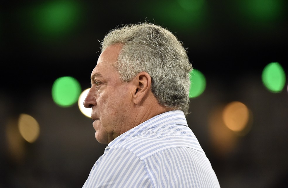Abel Braga no jogo do Fluminense contra o Unión Santa Fe, seu último no clube — Foto: André Durão
