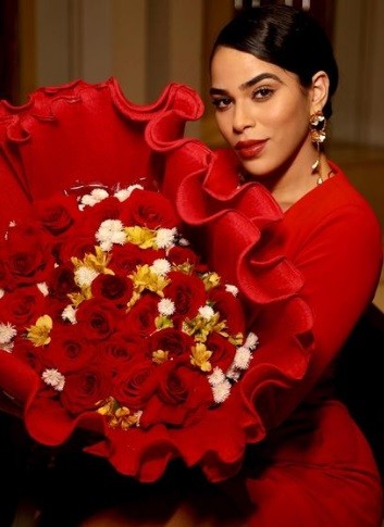 Elana posou com buquê de flores — Foto: Reprodução/Instagram