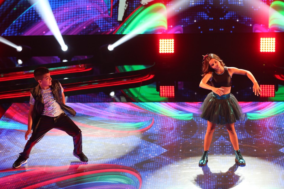 Gabriella fez passinhos de robô no palco (Foto: Carol Caminha/Gshow)