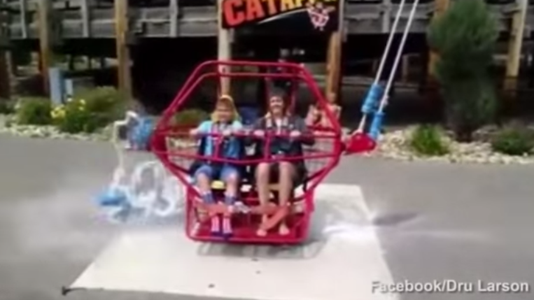 Catapulta em parque de diversões (Foto: Reprodução/YouTube)