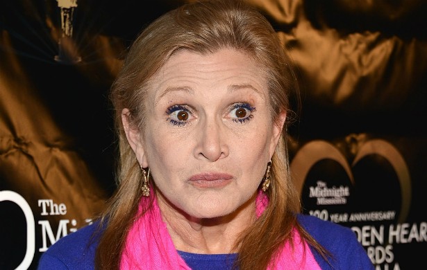 A estrela da saga 'Star Wars' Carrie Fisher foi perseguida pelo espírito de um amigo. A atriz e escritora diz que o fantasma acendia e apagava as luzes da mansão dela, além de fazer disparar, no meio da noite, um brinquedo que gritava 