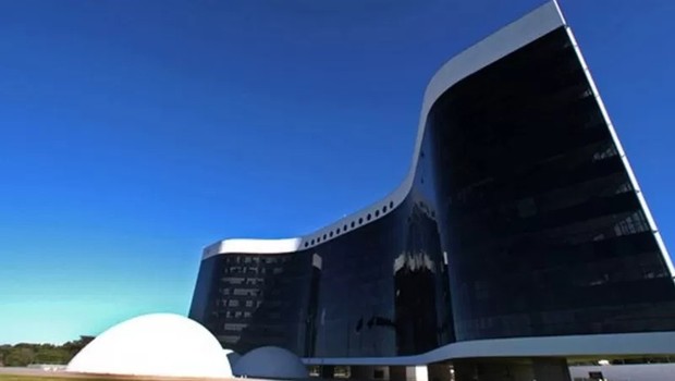 Sede do TSE em Brasília, que vem firmando acordos com as maiores redes sociais (Foto: TSE via BBC)
