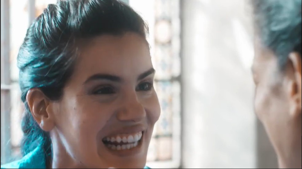 Em 'Amor Perfeito', Marê (Camila Queiroz) sai da cadeia e assume o comando nos negócios da família — Foto: TV Globo