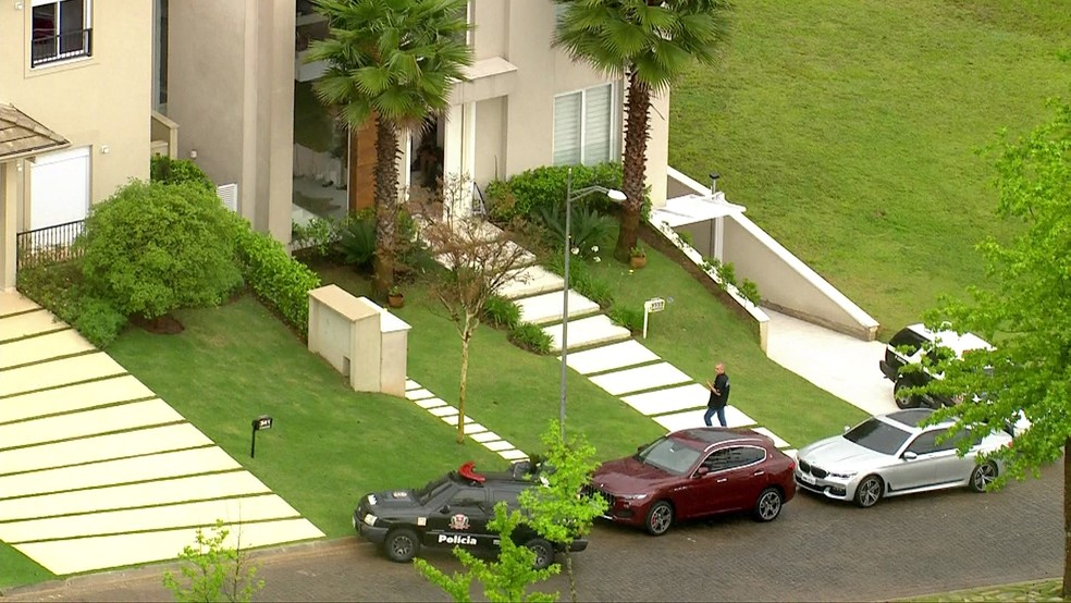 Grupo &eacute; preso em opera&ccedil;&atilde;o do DEIC &mdash; Foto: Reprodu&ccedil;&atilde;o/TV Globo