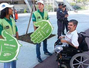 cadeirante maracanã brasil e inglaterra (Foto: Marcelo Baltar)