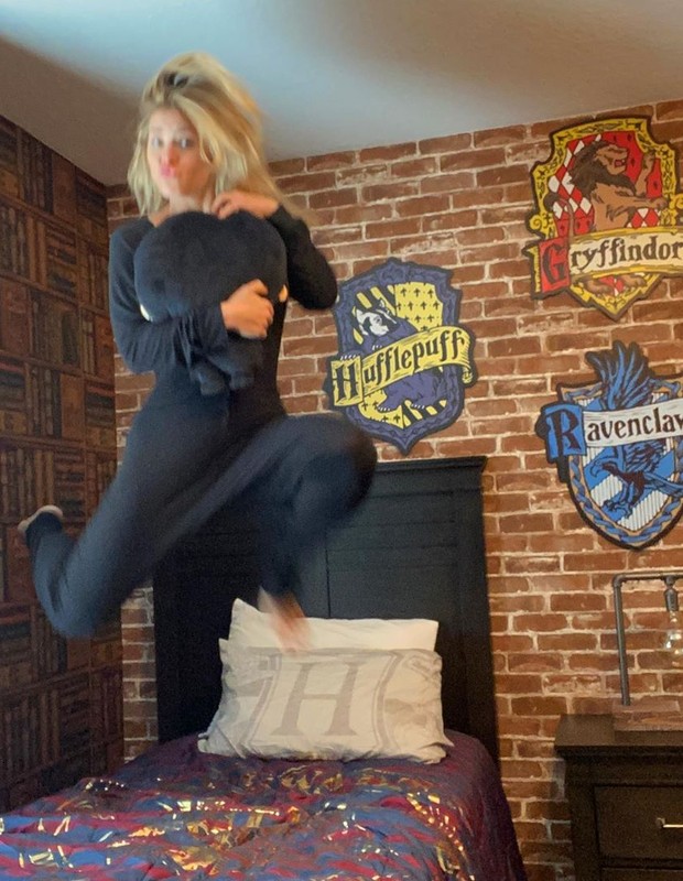 Carolina Dieckmann no quarto do Harry Potter (Foto: Reprodução/Instagram)