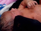 Policiais salvam bebê abandonada dentro de saco: 'É muito triste'