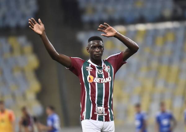Fluminense aumenta proposta ao Real Betis para ter Luiz Henrique | fluminense
