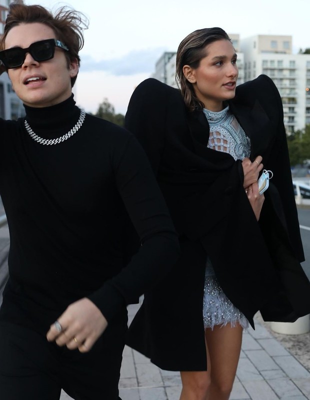 João Figueiredo e Sasha Meneghel na Paris Fashion Week (Foto: IUDE RICHELE/Reprodução Instagram)