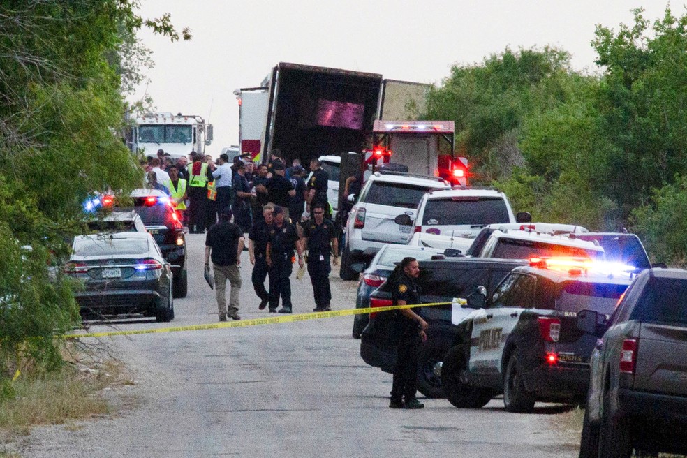 Imigrantes mortos em caminhão no Texas, EUA — Foto: Kaylee Greenlee/Reuters