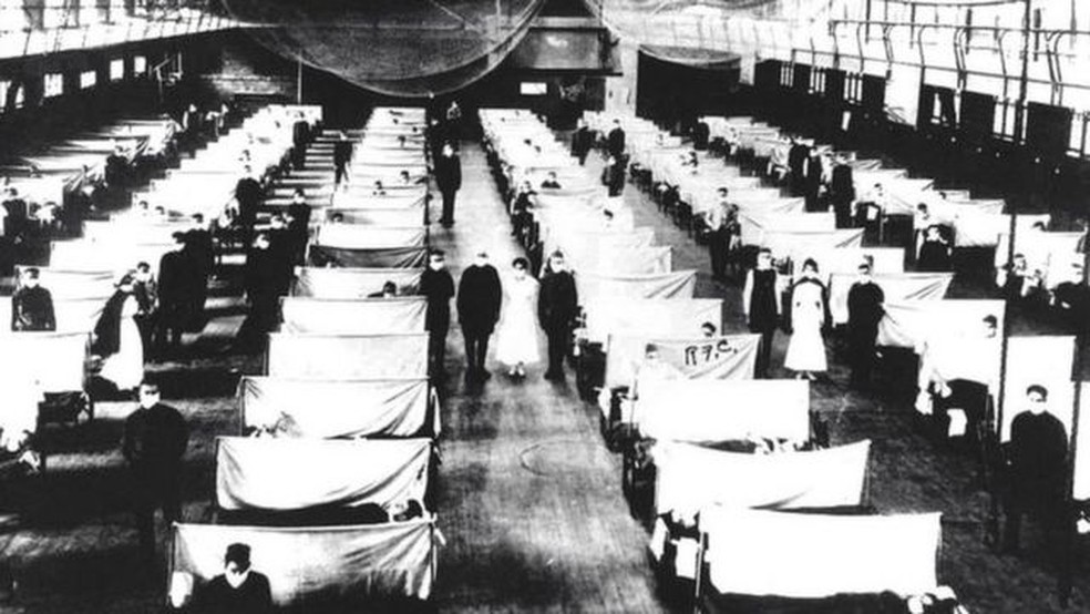 Em 1918, pandemia de gripe espanhola afetou todo o mundo e matou milhões de pessoas. — Foto: Getty Images via BBC