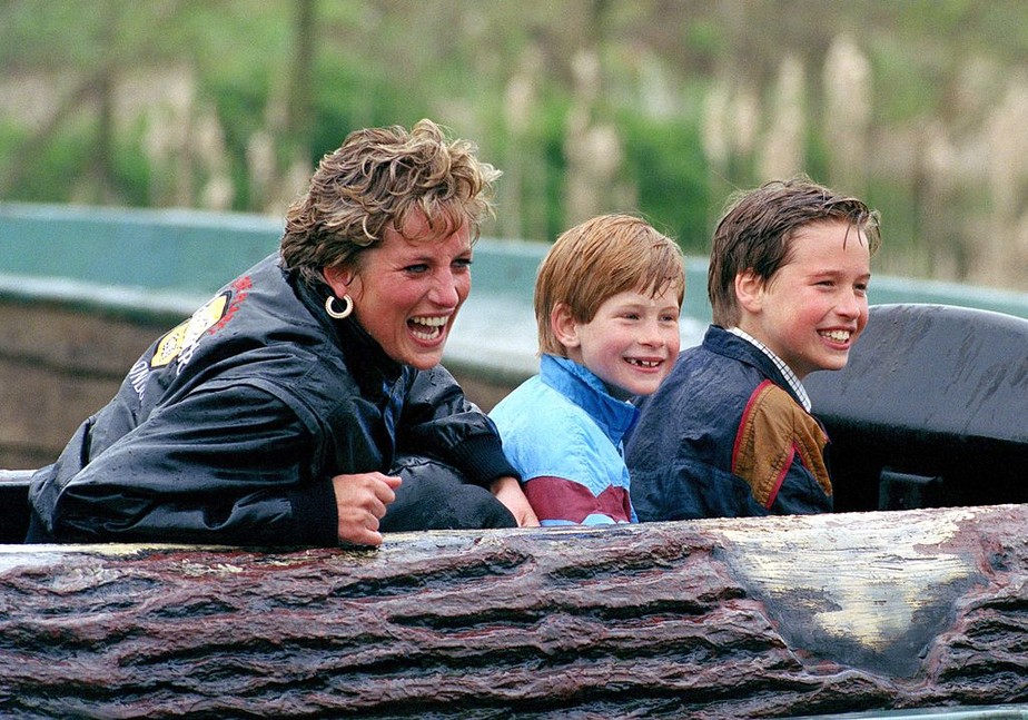 Harry revelou que ele e Príncipe William acreditaram por muito tempo que Diana não morreu no acidente – e tudo fazia parte de um plano