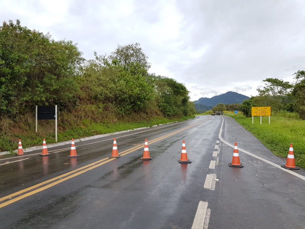 Bloqueio na BR-262 no Espírito Santo — Foto: Ari Melo/ TV Gazeta