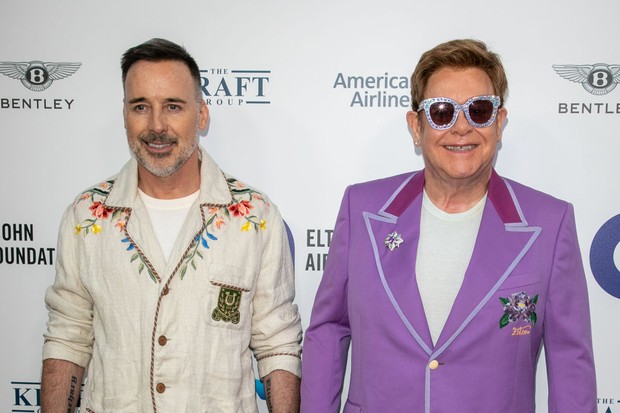 ANTIBES, FRANCE - JULY 24: (L-R) David Furnish and husband Elton John attend the first “Midsummer Party” hosted by Elton John and David Furnish to raise funds for the Elton John Aids Foundation on July 24, 2019 in Antibes, France. (Photo by Marc Piasecki/ (Foto: Getty Images)