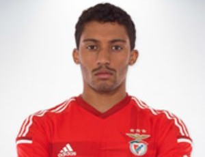 Flamengo negocia a contratação do zagueiro César, que está no Benfica