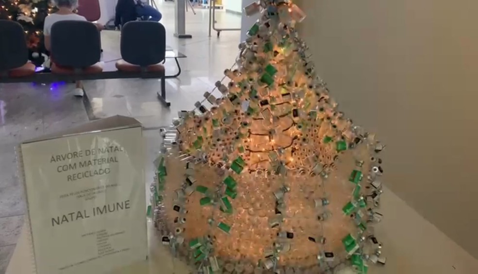 Profissionais da saúde montam árvore de Natal com 2 mil frascos vazios da  vacina contra a Covid em Sorocaba | Sorocaba e Jundiaí | G1