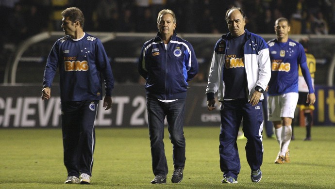 Na bronca com a arbitragem, Cruzeiro quase não reclama dentro de campo