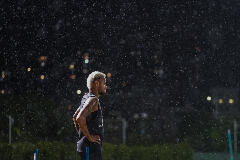 Neymar segue aguardando a definição de seu futuro — Foto: Getty Images