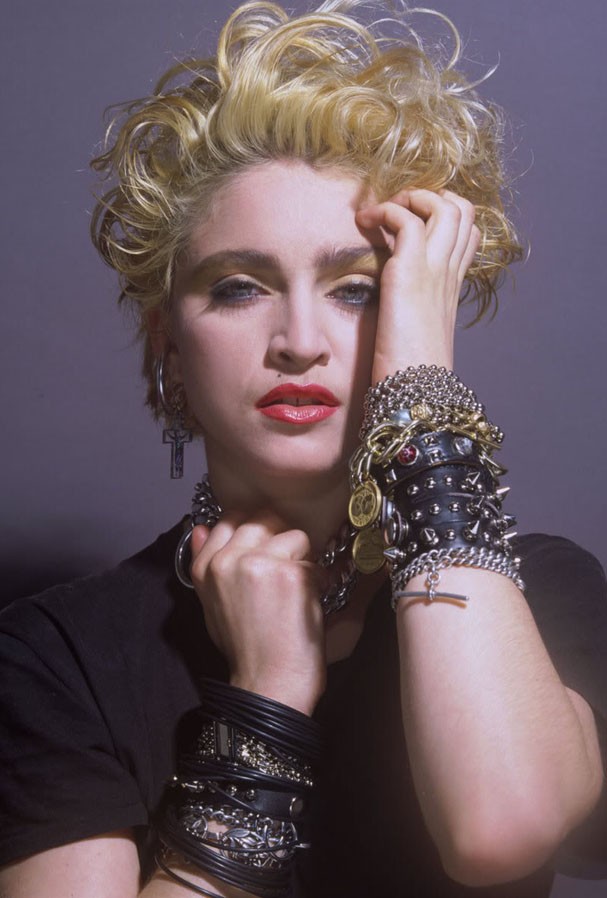Madonna faz 59 anos! Relembre as mudanças de beleza da 