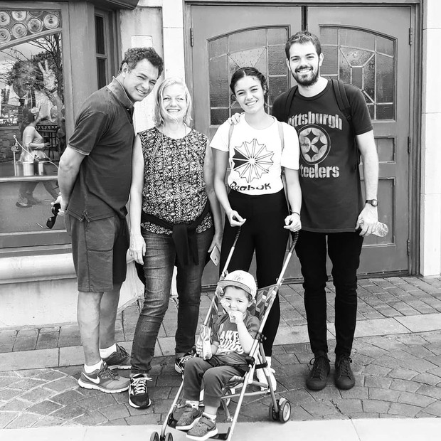 Sophie Charlotte e Angelo Wolf com os pais, Renate e Wolf e Mario Silva (Foto: Reprodução/Instagram)