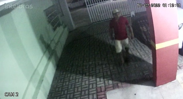 VÍDEO: criminoso invade condomínio e furta bicicletas no Bairro Parquelândia, em Fortaleza