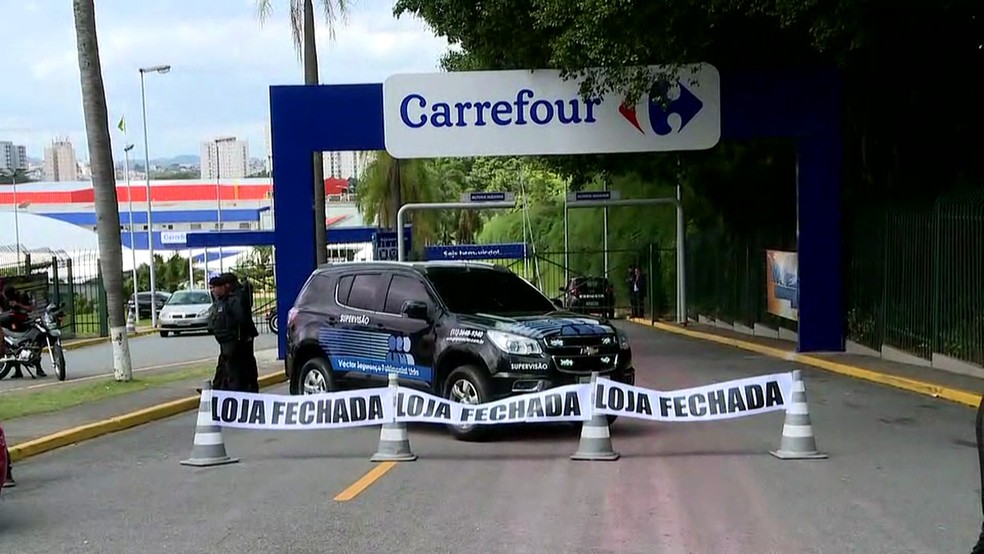 Loja do Carrefour de Osasco, SP, fechada neste sábado  — Foto: André Emateguy/TV Globo