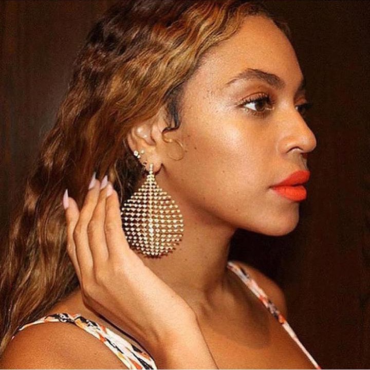 Beyoncé usa os Disco Earrings de Fernando Jorge (Foto: Instagram Beyoncé/ Reprodução)
