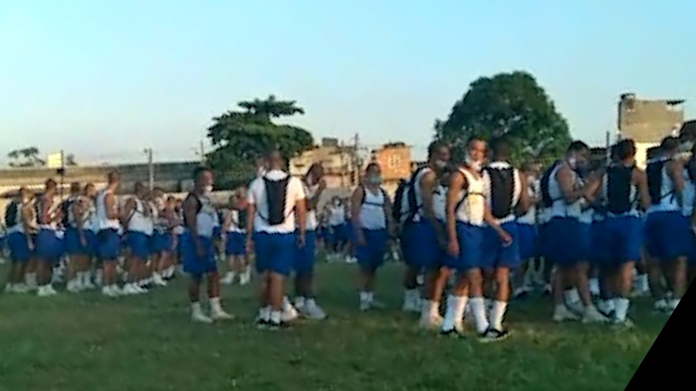 alunos do Centro de Instrução Almirante Alexandrino (CIAA), na Zona Norte do Rio, convivem com aglomerações — Foto: Arquivo pessoal