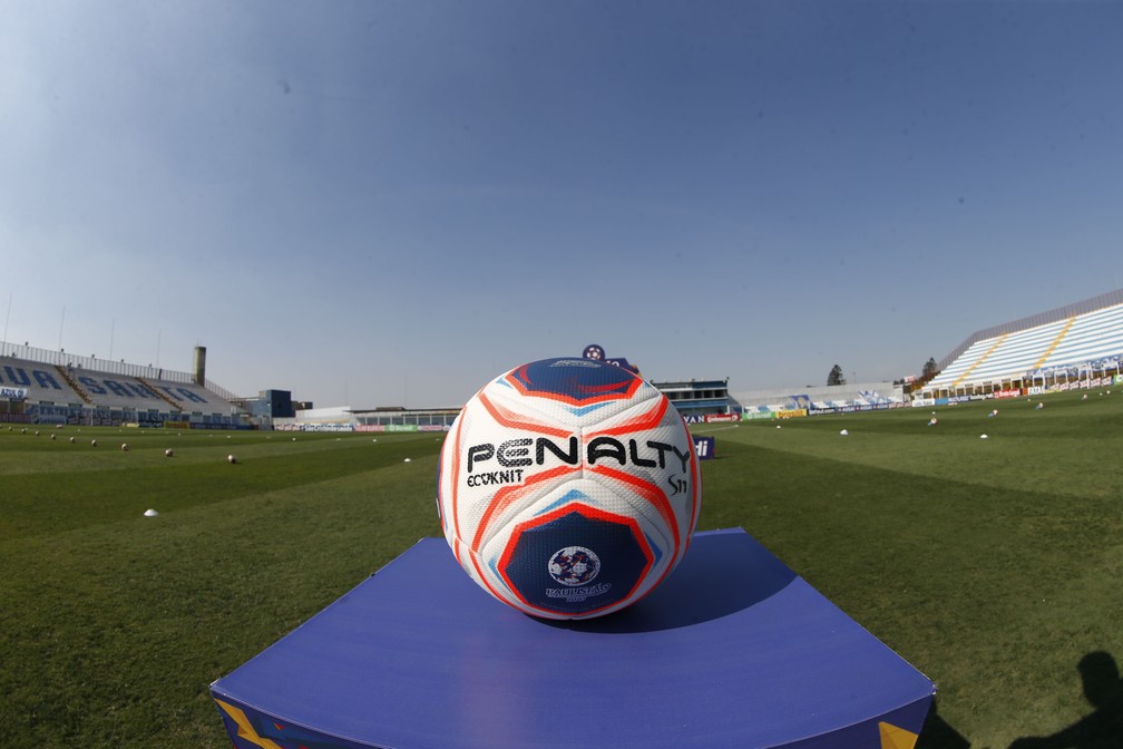Pagode e torcida 'em cima': no Carnaval, São Paulo vence Água Santa em estádio raiz