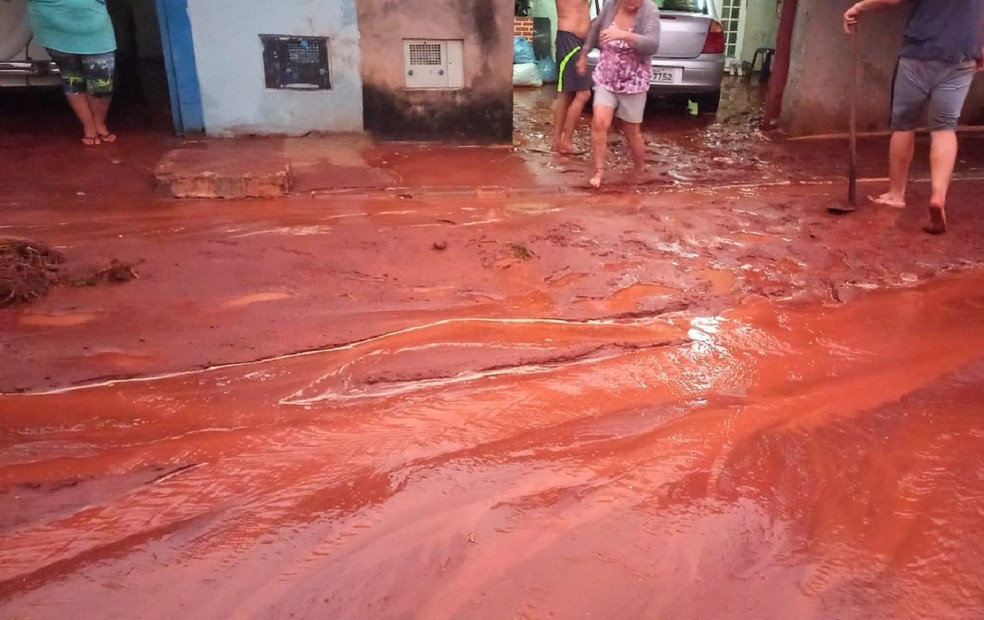 Ao menos 30 casas foram afetadas e quatro tiveram danos mais severos em Bocaína após ruptura de talude — Foto: Luis Magesto/Arquivo pessoal