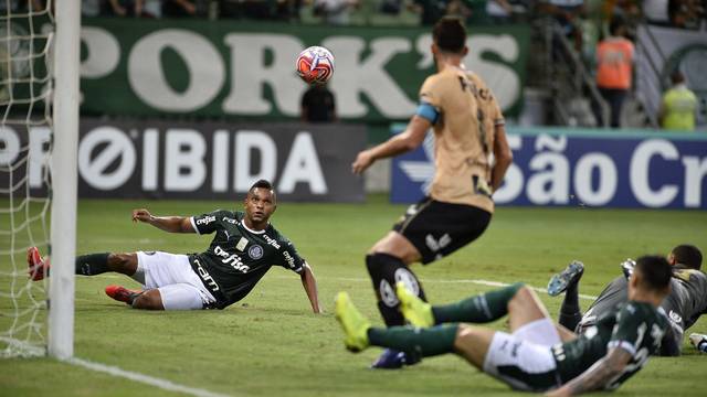 Borja perde gol incrÃ­vel no jogo entre Palmeiras e Santos
