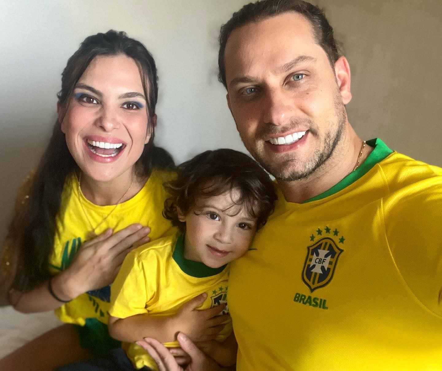Elieser Ambrósio com Kamilla salgado e filho — Foto: Reprodução do Instagram